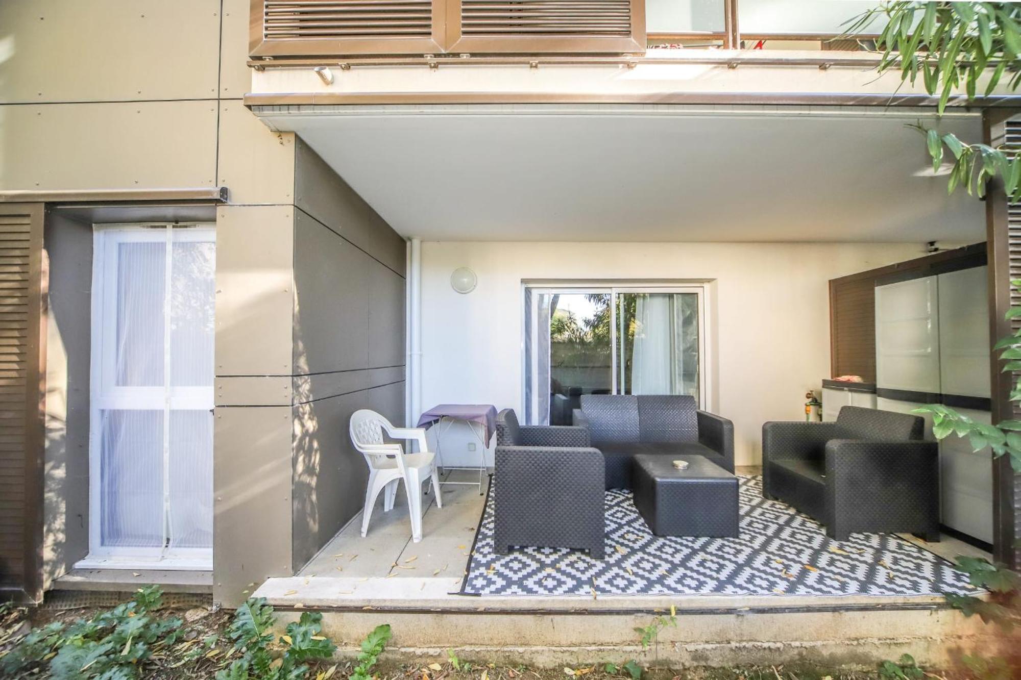 T2 Florescence Proche Montpellier Parking Castelnau-le-Lez Εξωτερικό φωτογραφία