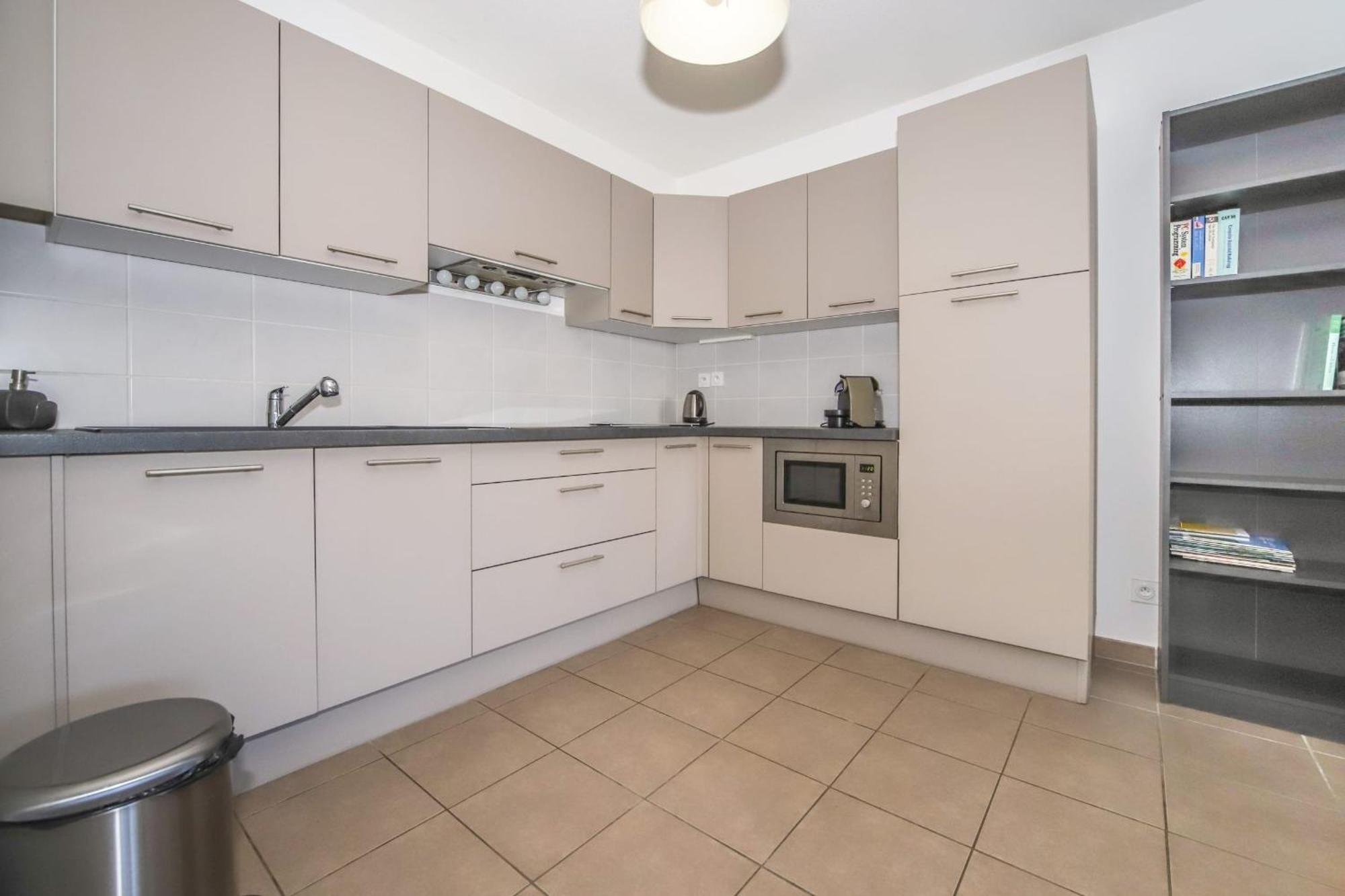 T2 Florescence Proche Montpellier Parking Castelnau-le-Lez Εξωτερικό φωτογραφία