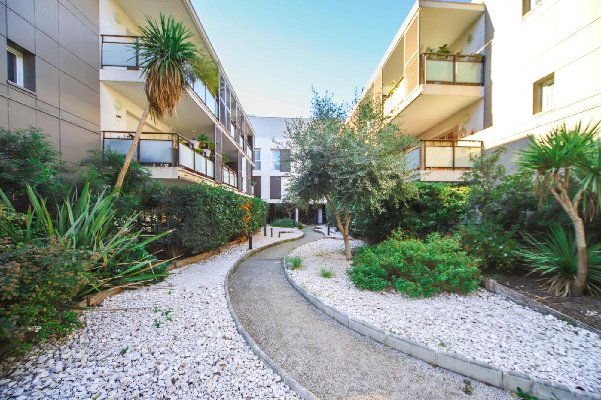 T2 Florescence Proche Montpellier Parking Castelnau-le-Lez Εξωτερικό φωτογραφία